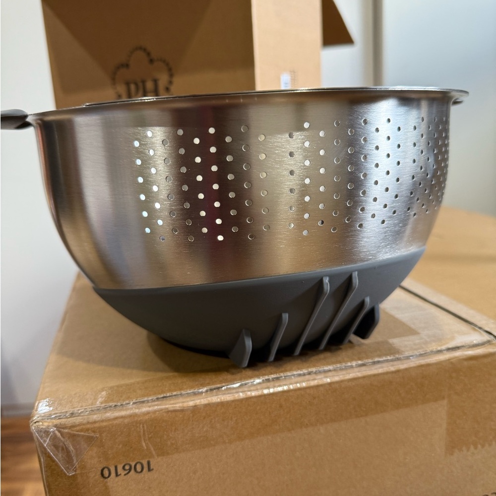 Princess House Silver and Gray Colander